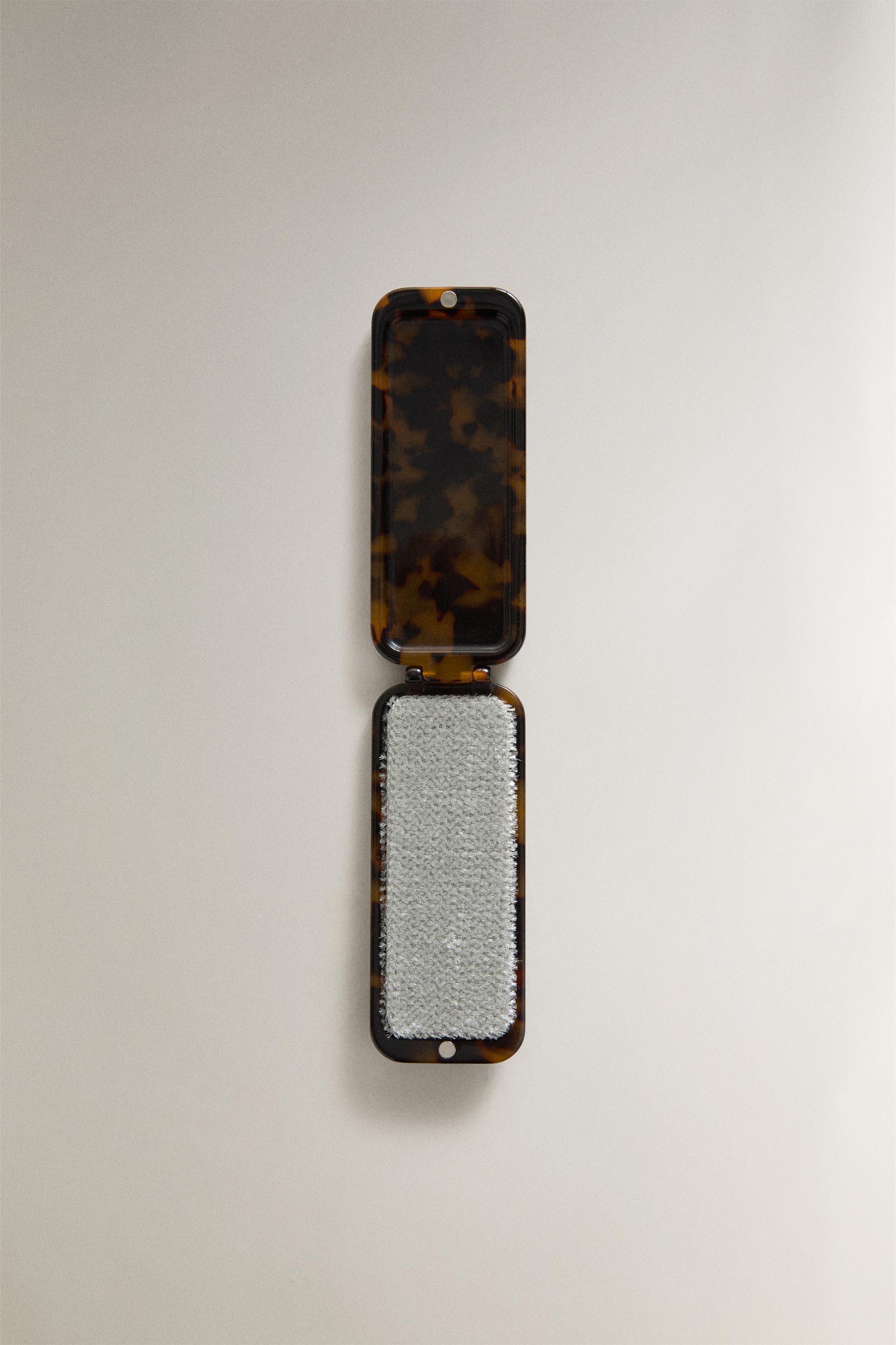 FOLDABLE LINT BRUSH